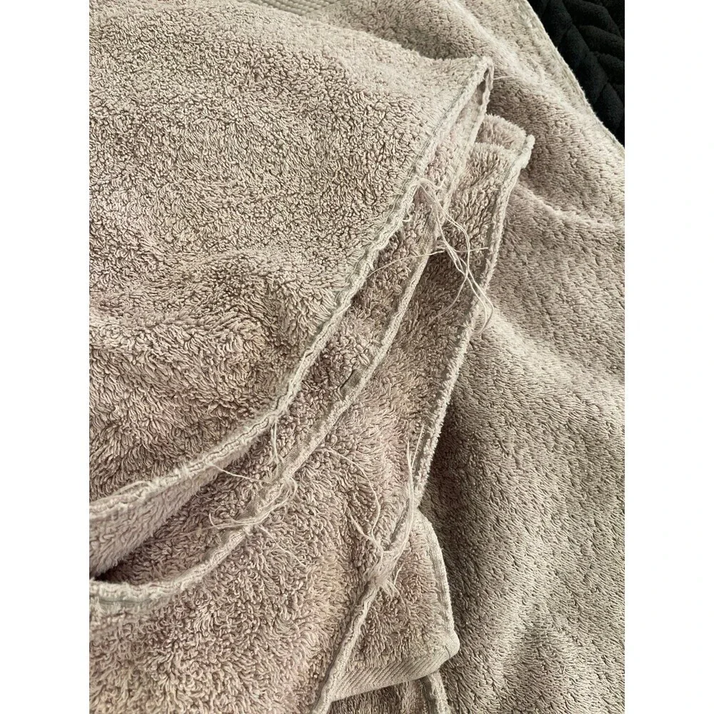 8 bath towels , 2 Hand and 3 washcloths
